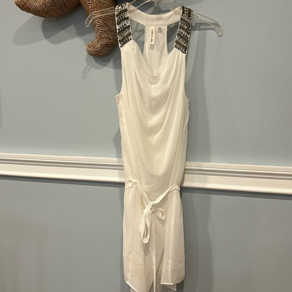 Robbi & Nikki by Robert Rodriguez White Sleeveless Beaded-Shoulder Tunic